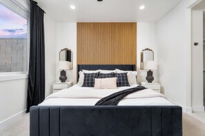 4 bedrooms, free WiFi, bed sheets - Elegant Retreat Near Zion – Spacious & Luxurious - Private Spa (Hurricane)