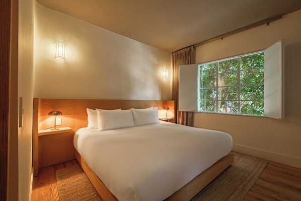 Habitación Deluxe, 1 cama de matrimonio grande | Ropa de cama de alta calidad, edredones de plumas, caja fuerte