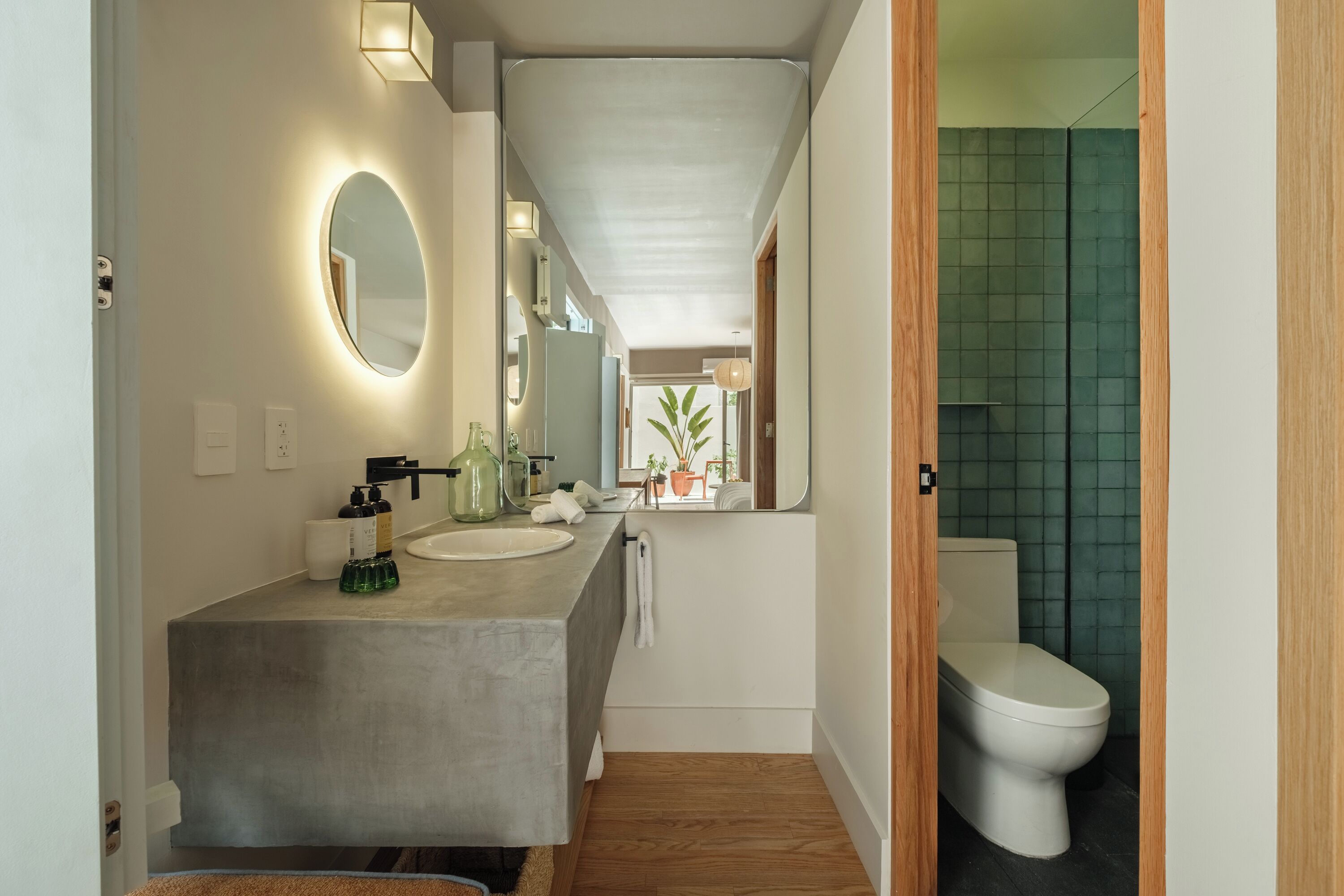 Deluxe Room, 1 King Bed | Bathroom | Shower, rainfall showerhead, hair dryer, towels
