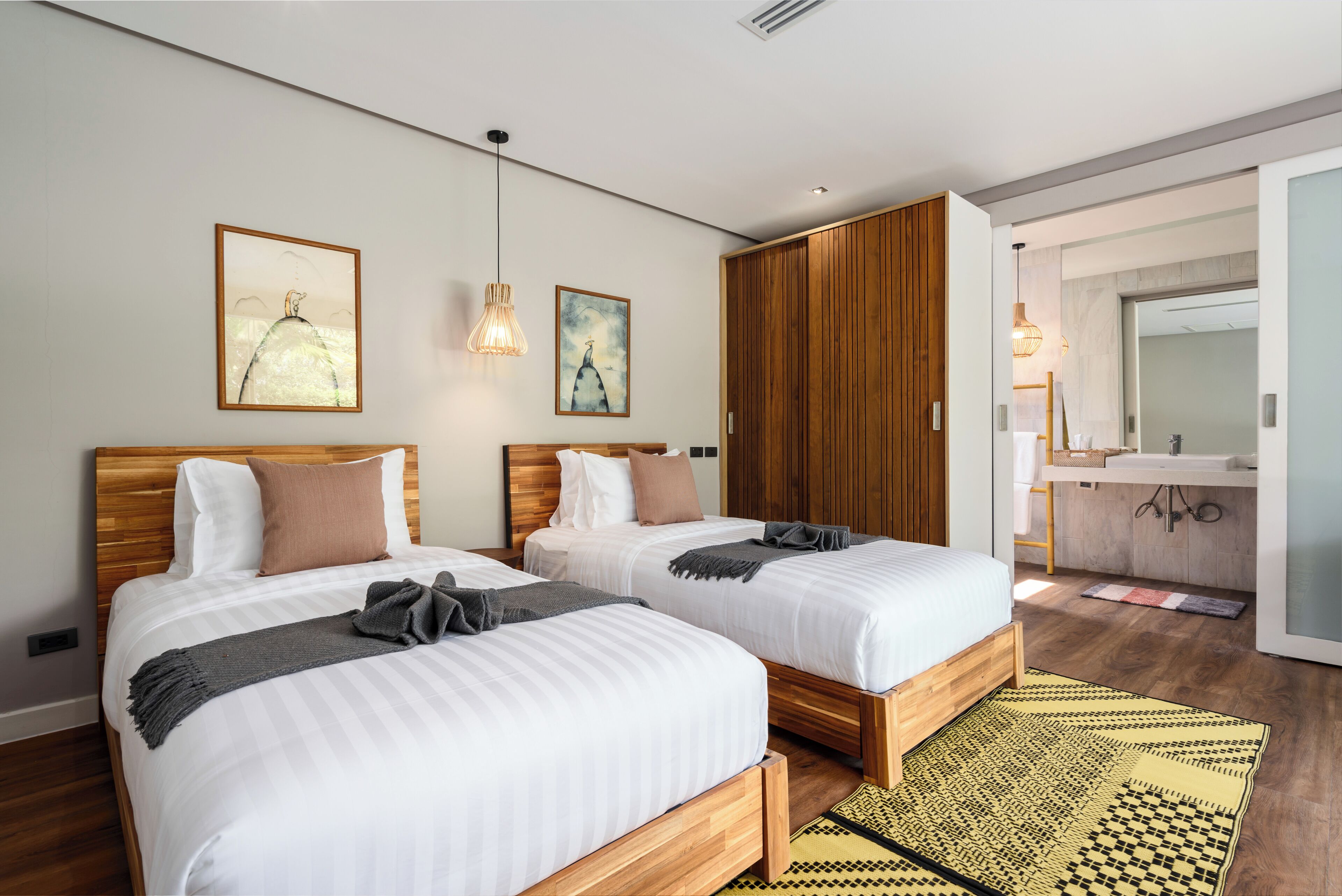 5 Schlafzimmer, Schreibtisch, Bügeleisen/Bügelbrett, kostenloses WLAN