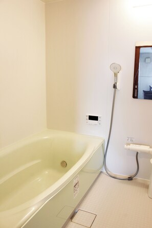 Dusche, Haartrockner, Bidet, Handtücher