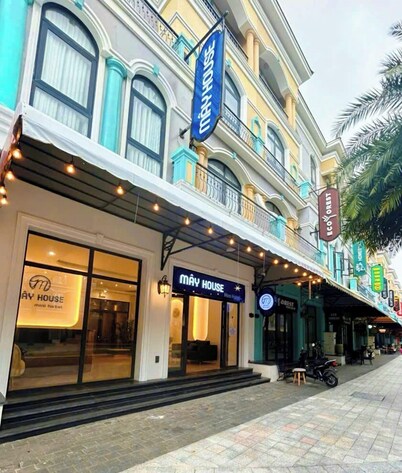 Mây House Grand World on The Beach