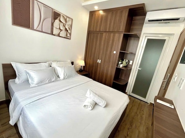 Basic Double Room | Living area