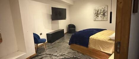 1 dormitori i roba de llit