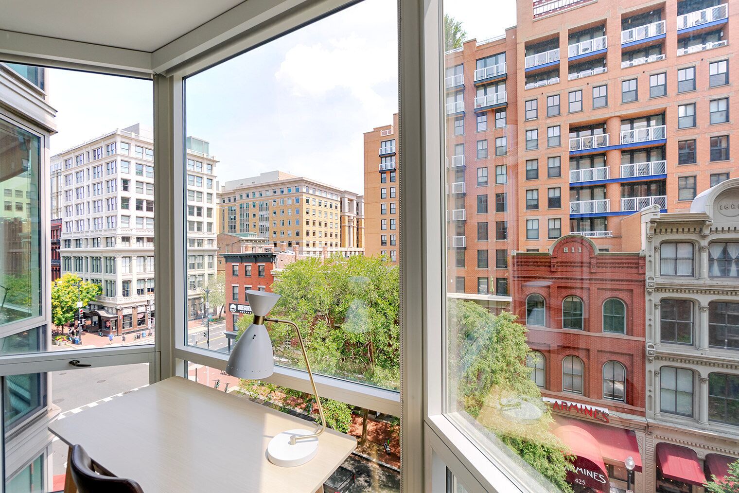 المنشأة من الداخل