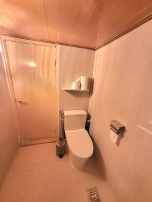 Family Double or Twin Room, Balcony, City View | Shared bathroom - Ocean Dream Stay (Busan)