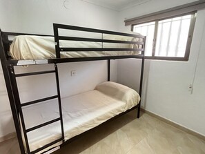 2 bedrooms, iron/ironing board, Internet