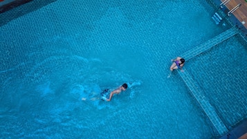 Hồ bơi ngoài trời