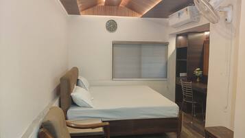 Luxury Cottage, Balcony, Garden View | Free WiFi