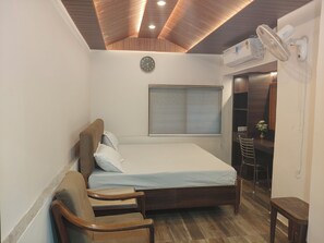 Luxury Cottage, Balcony, Garden View