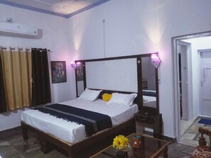 Deluxe-Doppelzimmer, Gartenblick | Schallisolierte Zimmer, kostenloses WLAN
