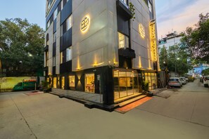 Exterior - The Bella Express  (New Delhi)