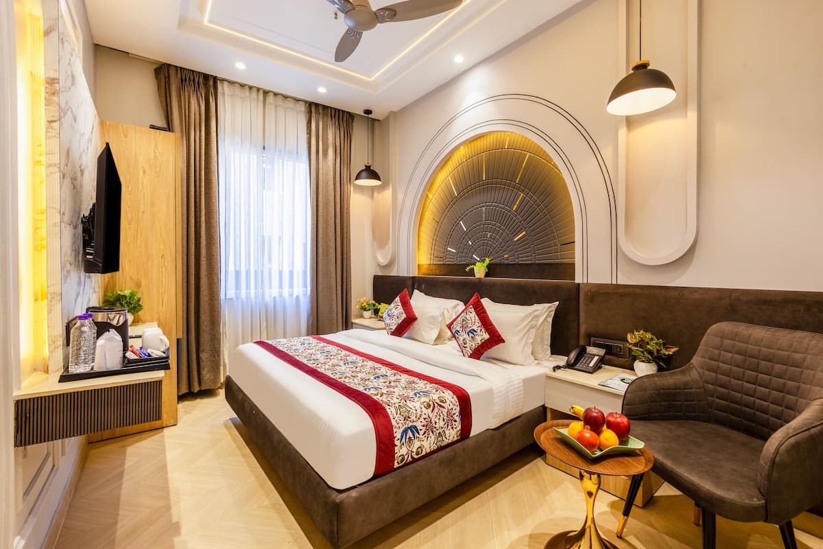 Superior Double Room, City View | In-room safe, iron/ironing board (on request), WiFi (free)