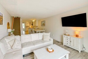 TV - Steps to Rehoboth Bay Marina! Condo w/ Pool Access (Dewey Beach)