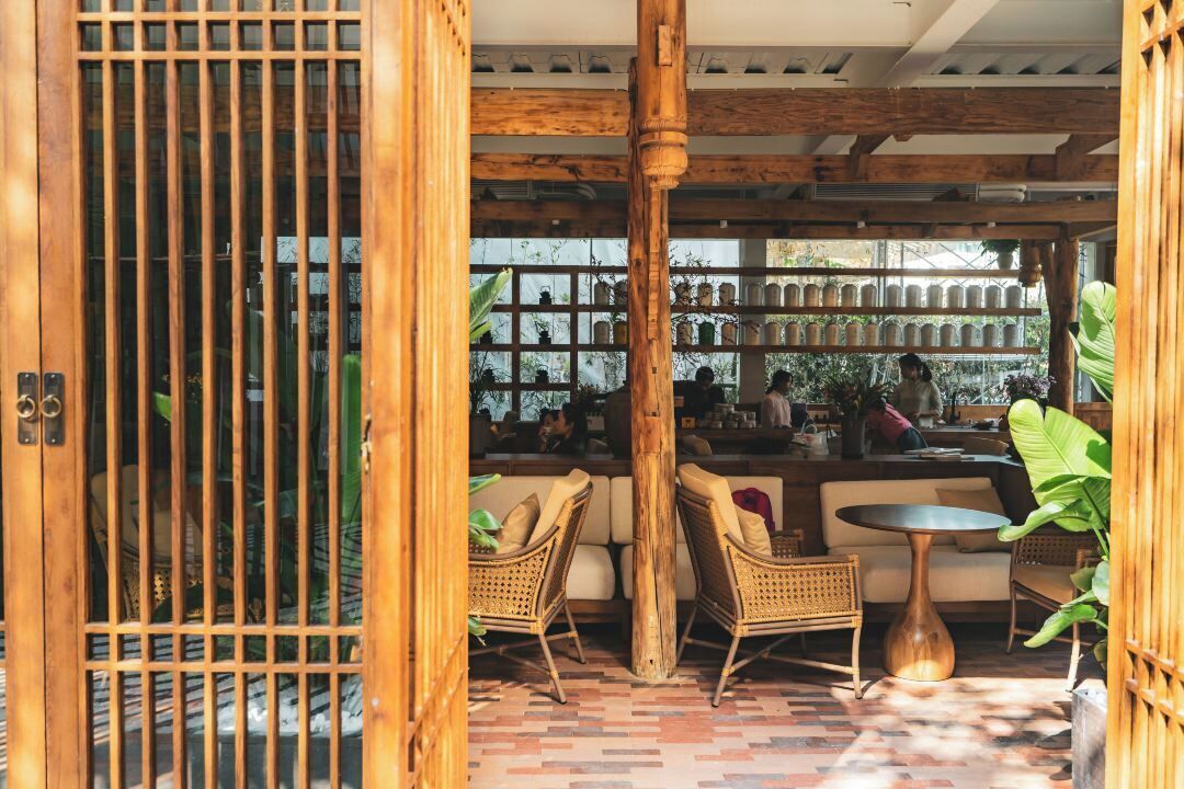 3 restaurants, breakfast, lunch, dinner served; Chinese cuisine 