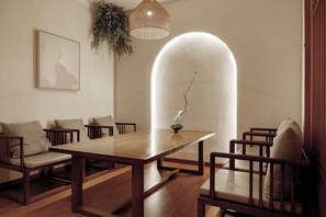 Free daily buffet breakfast - Ancient Charm Inn Chengdu (Chengdu)