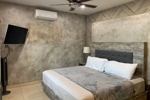 1 chambre, fer et planche à repasser, accès Internet, draps fournis