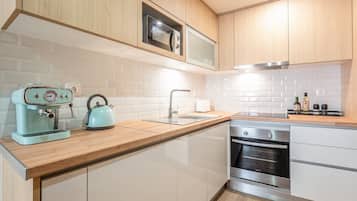 Fridge, microwave, oven, dishwasher