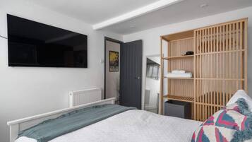 1 bedroom, desk, iron/ironing board, WiFi