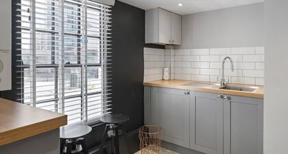 Modern Cottage in Central Exeter