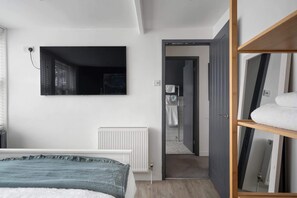 1 soverom, skrivebord, strykejern/-brett og wi-fi