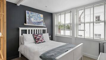 1 bedroom, desk, iron/ironing board, WiFi