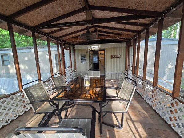 Outdoor dining