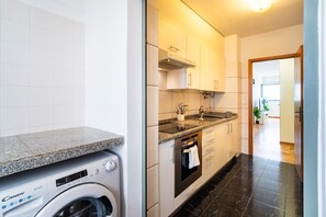 Fridge, microwave, oven, coffee/tea maker