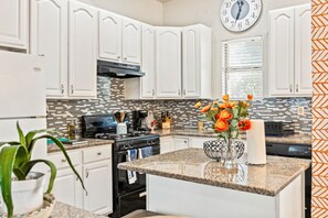 Fridge, microwave, oven, stovetop - Group Getaway • Backyard Theater • Close to River Walk (San Antonio)