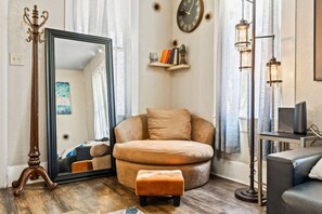 TV - Group Getaway • Backyard Theater • Close to River Walk (San Antonio)