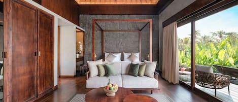 Villa, 1 habitación, balcón, vistas a la piscina | Caja fuerte, cortinas opacas, tabla de planchar con plancha