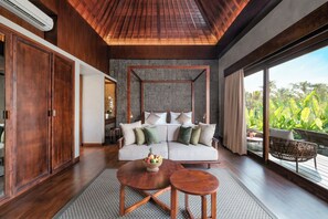 Villa, 1 habitación, balcón, vista a la alberca | Caja de seguridad en la habitación y cortinas blackout