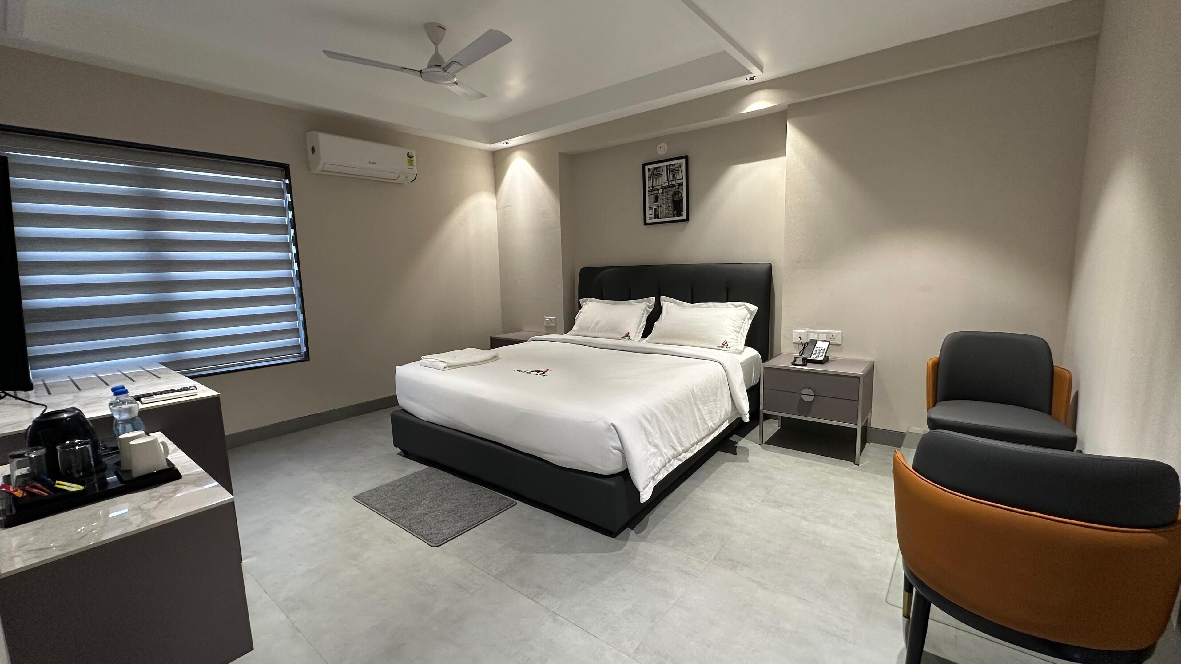 Executive Room | Desk, laptop workspace, free WiFi