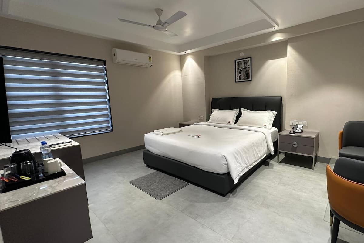 ห้องเอ็กเซกคิวทีฟ | โต๊ะทำงาน, พื้ นที่ทำงานแบบใช้แล็ปท็อป, Wi-Fi ฟรี
