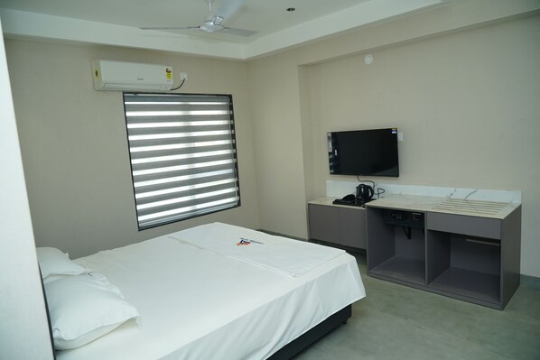 Desk, laptop workspace, free WiFi