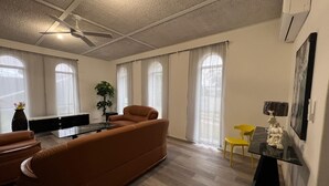 House, Patio | Ruang tamu
