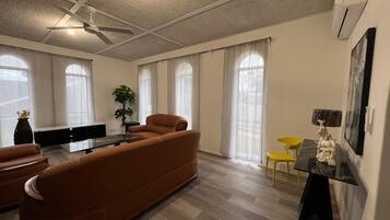 Maison, patio | Coin séjour