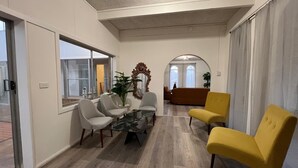 House, Patio | Ruang tamu