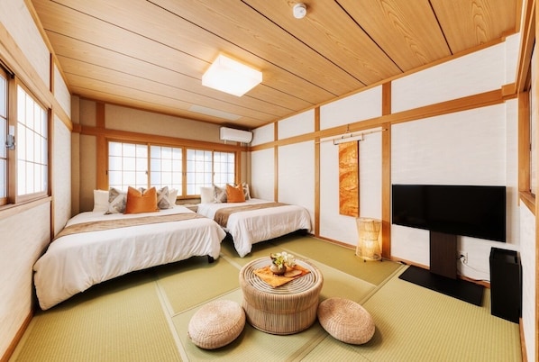 4 bedrooms, iron/ironing board, WiFi, bed sheets