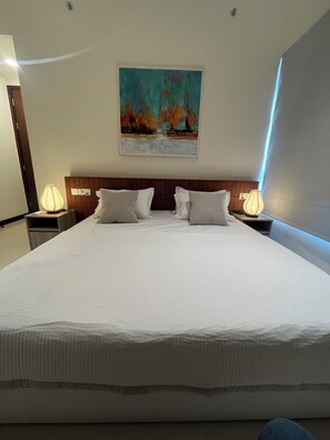 Appartement Deluxe, 2 chambres, cuisine, vue sur la ville | Système d’insonorisation, fer et planche à repasser