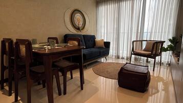 Deluxe Apartment, 2 Bedrooms, Kitchen, City View | Living area