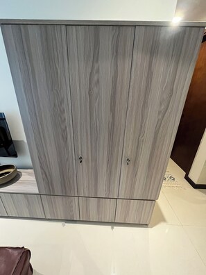 Deluxe Apartment, 2 Bedrooms, Kitchen, City View | Living area