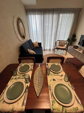 Deluxe Apartment, 2 Bedrooms, Kitchen, City View | Living area