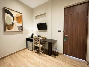 Standard Double Room | Desk, free WiFi, bed sheets