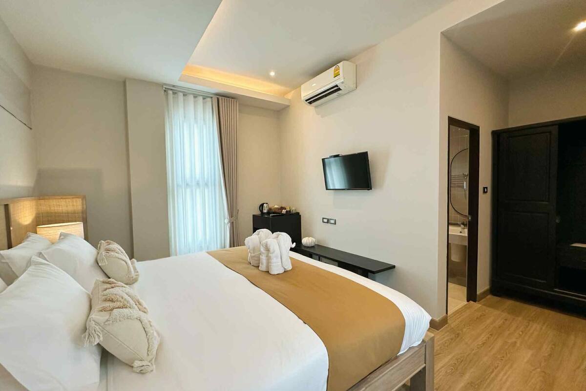 Superior Double Room | Desk, free WiFi, bed sheets