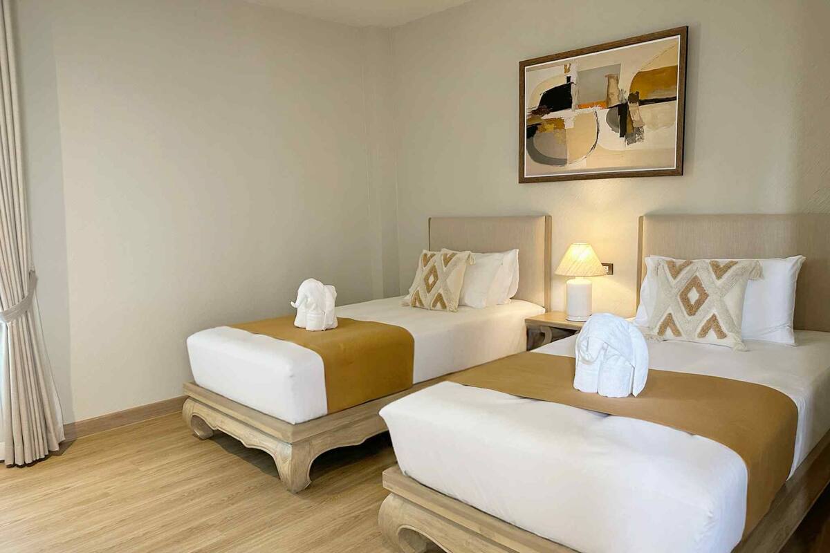 Deluxe Twin Room | Desk, free WiFi, bed sheets