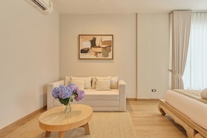 Junior Double Room | Desk, free WiFi, bed sheets