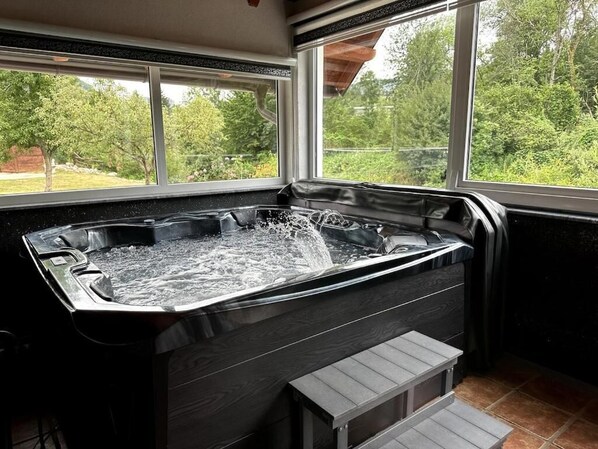 Private spa tub