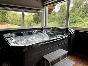 Private spa tub