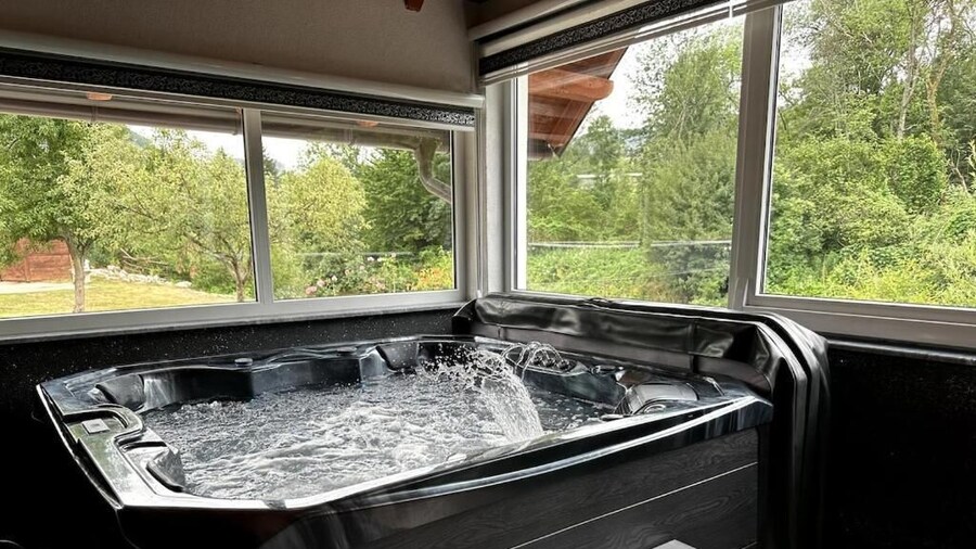 Rijeka Villa-Spacious 4BR with Pool